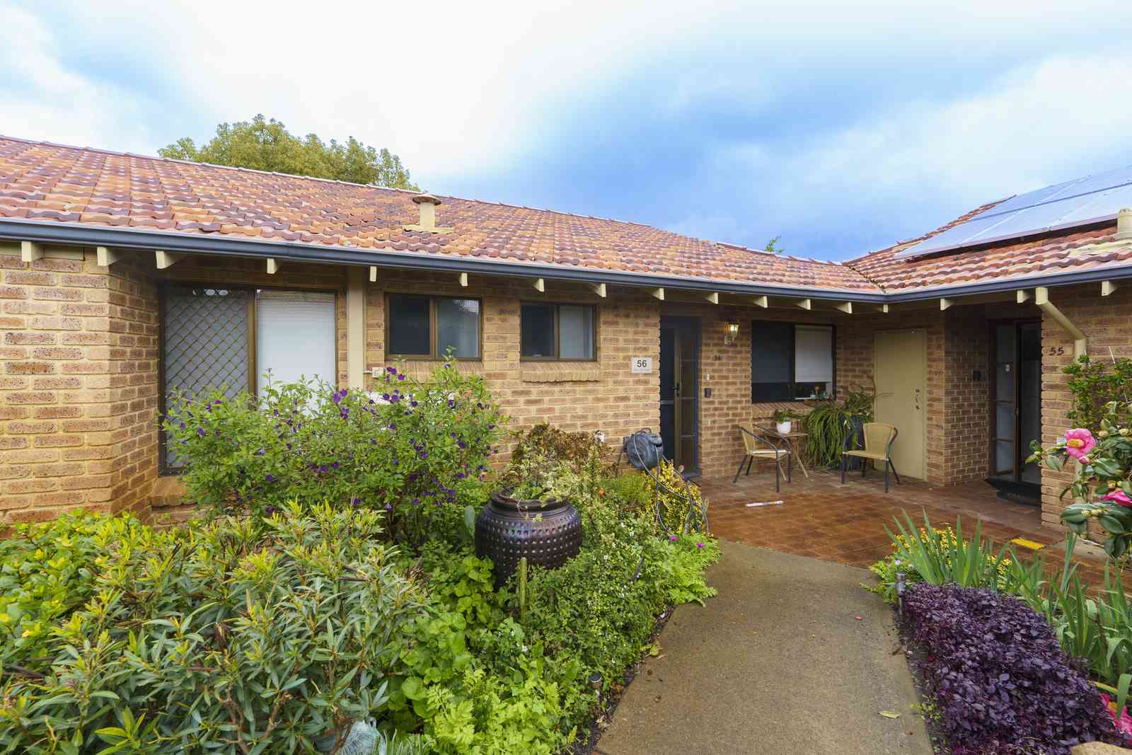Beautifully renovated villa with conservatory and garden views