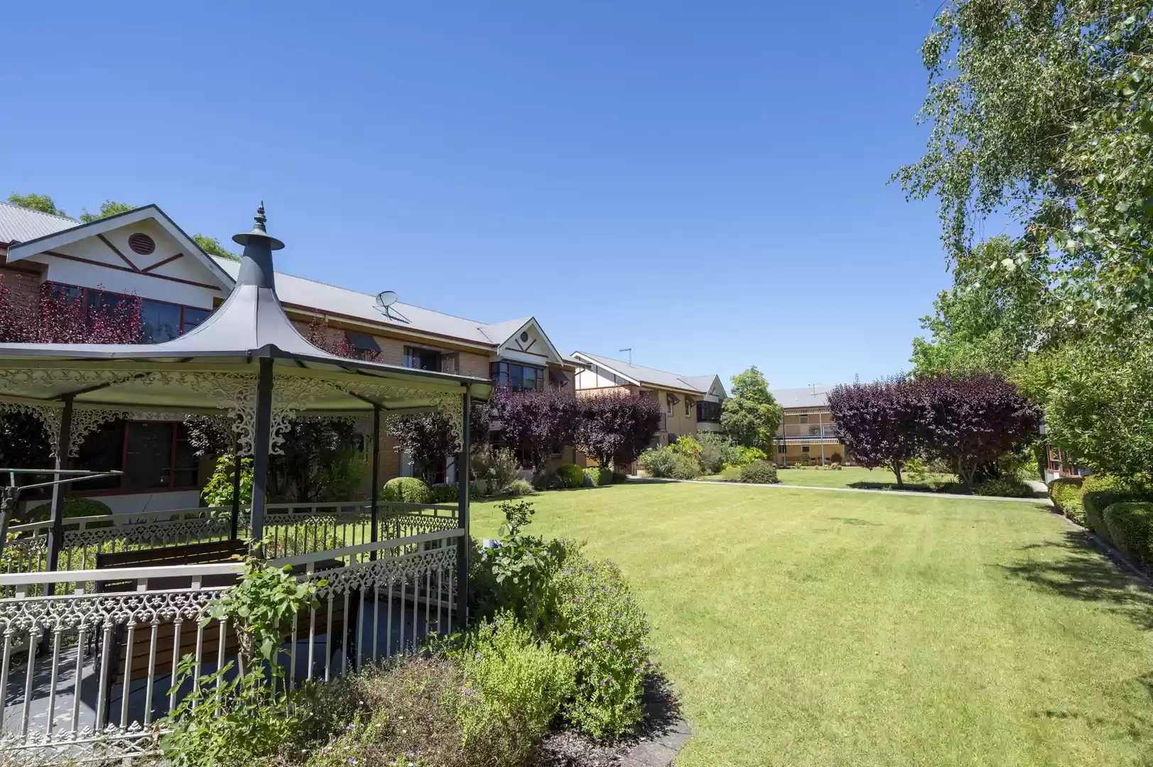 Eldercare College Green: modern two bedroom unit with study