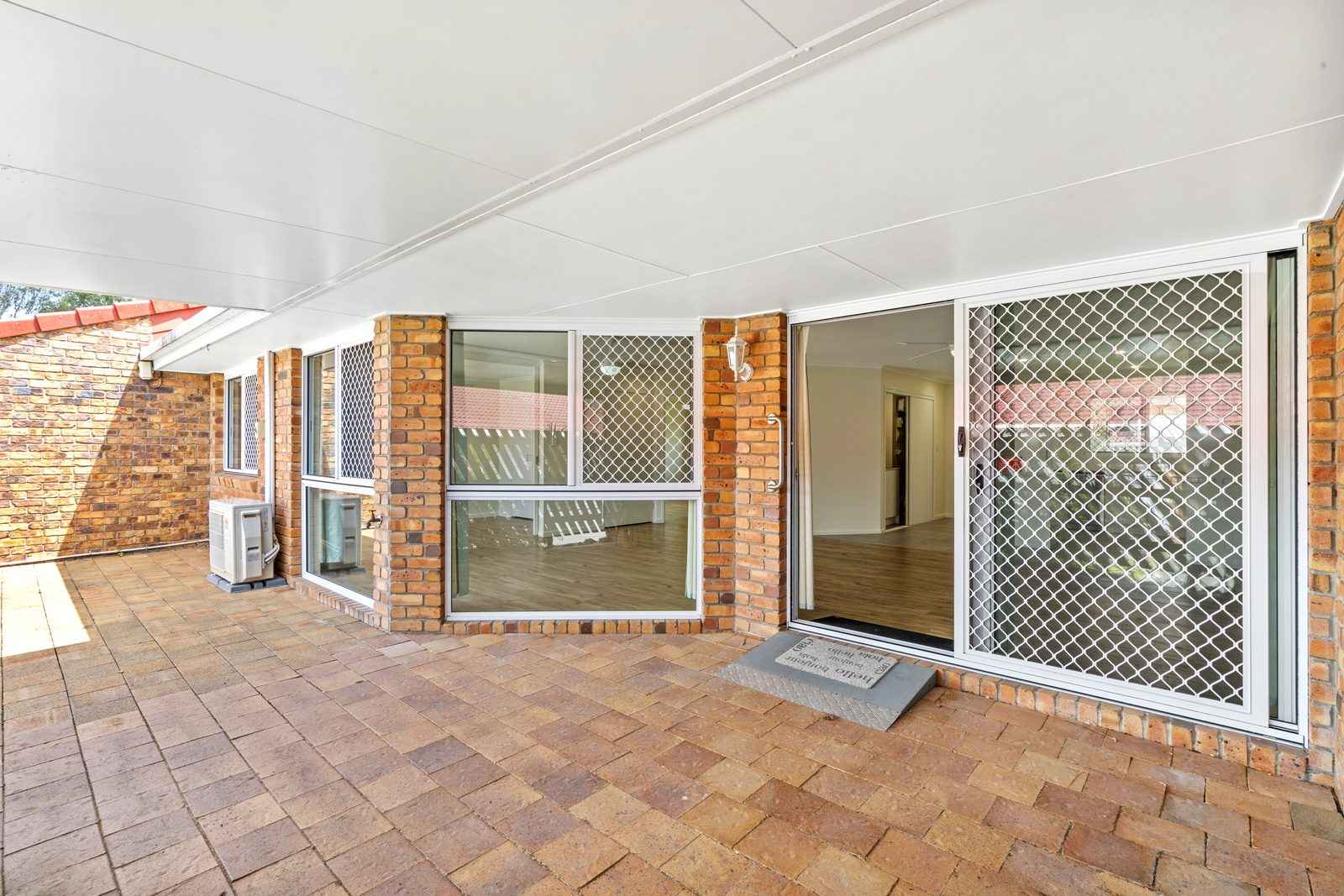 Highly Sought After !!
Beautiful two-bedroom, 1 bathroom villa with attached double garage