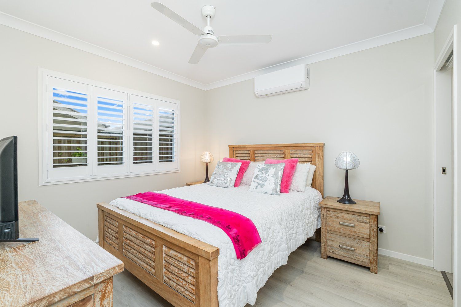Fresh, Modern Haven with Private Entertaining