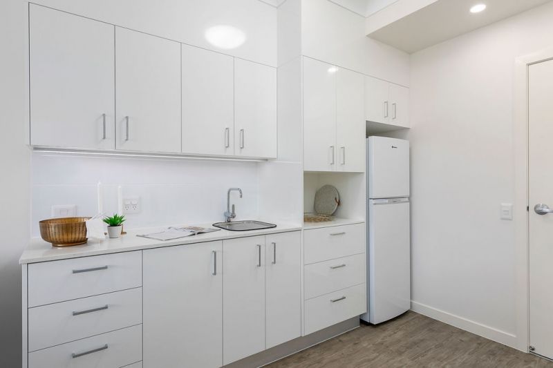 Sunny 1-bedroom apartment with beautiful community views