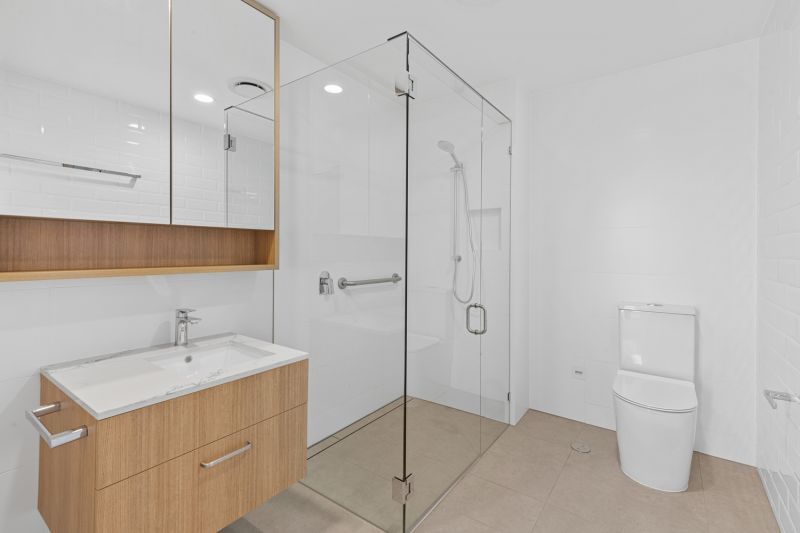 South-facing apartment with stunning Burleigh Golf Course vistas