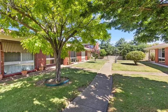 Resthaven Queenstown ‘Westport’ Retirement Living offers 62 two bedroom units within meticulously maintained gardens and lush rose bushes just 10 kilometres from Adelaide's CBD