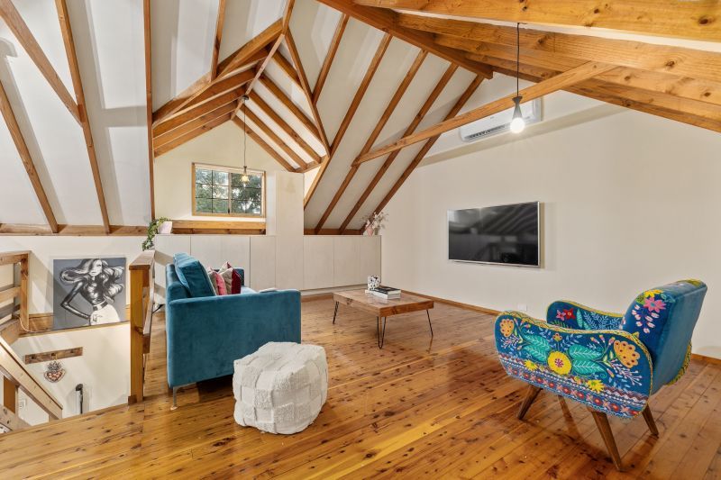 Captivating Cabin-Style  Cottage