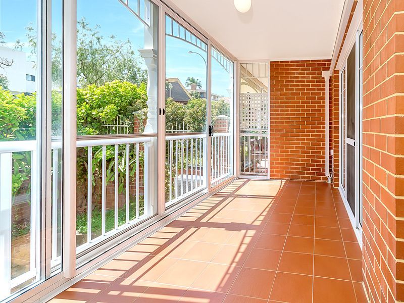 North Facing Renovated 2 Bed, 1 Bathroom on Quiet Street