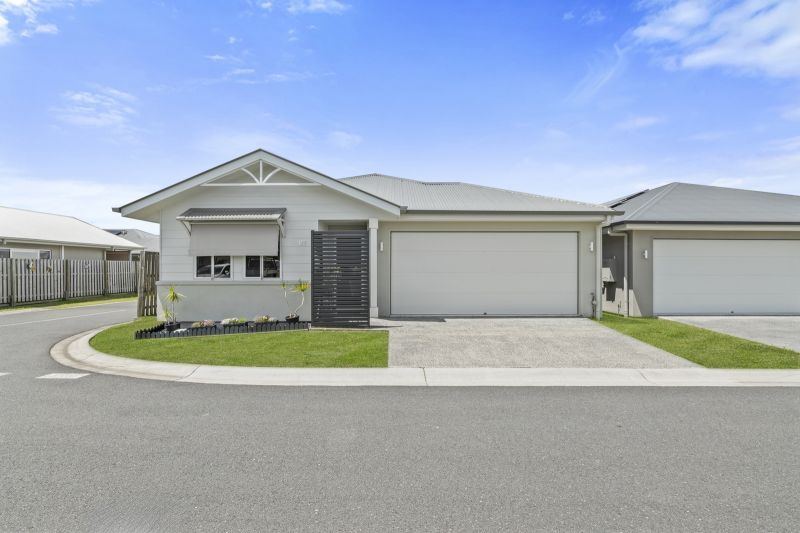 Hidden Oasis with Stunning Sunroom!