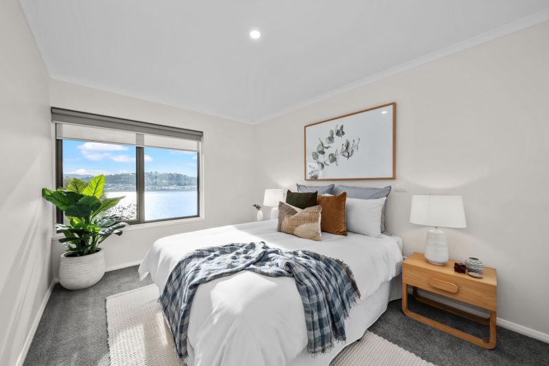 Two bed unit with majestic views of the Derwent River