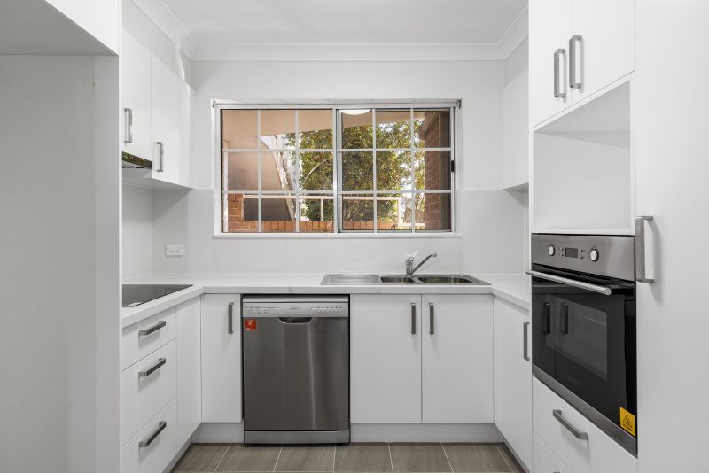 Perfectly maintained ground floor unit, with just a stroll to the main clubhouse and facilities