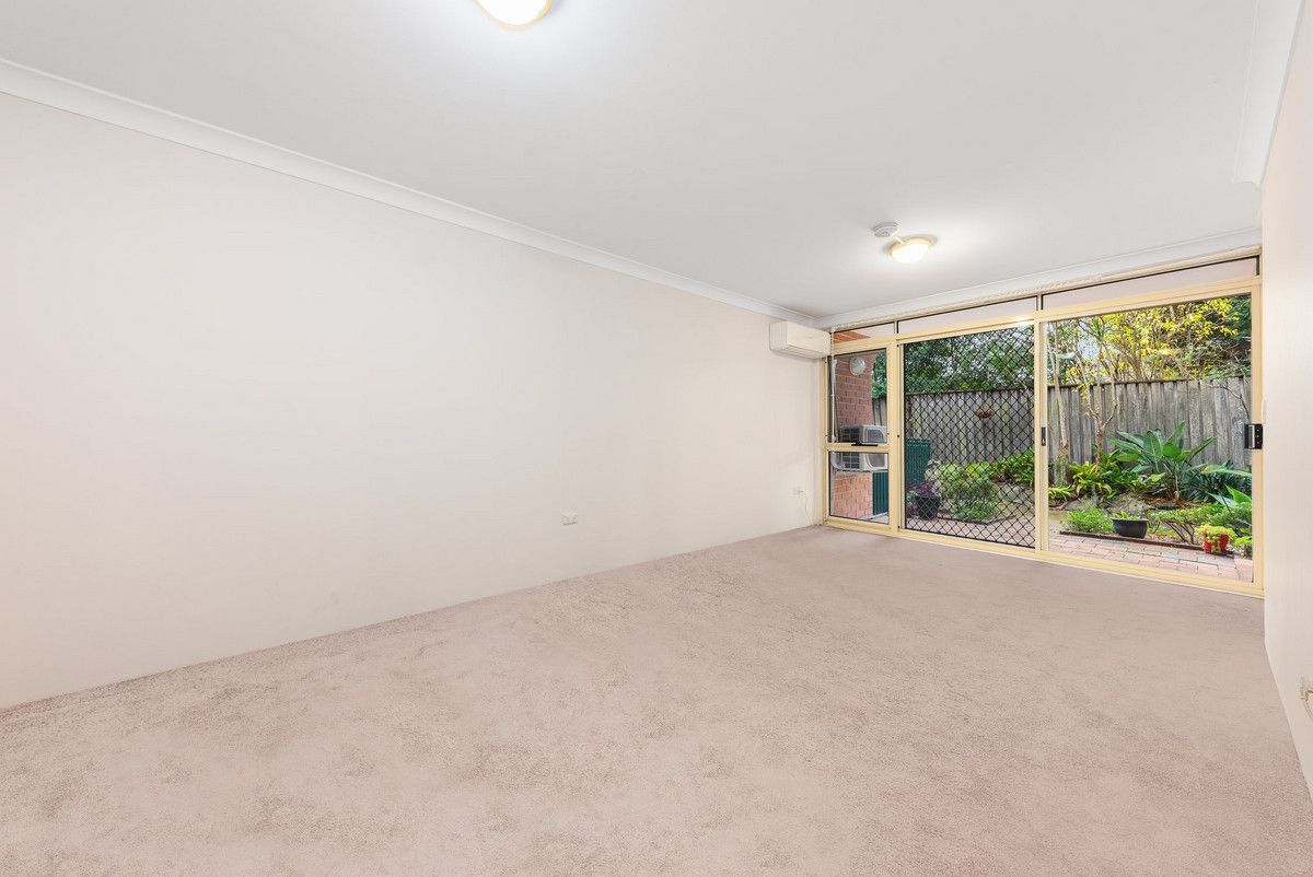 WONDERFUL NORTH FACING GROUND FLOOR—RARE FIND