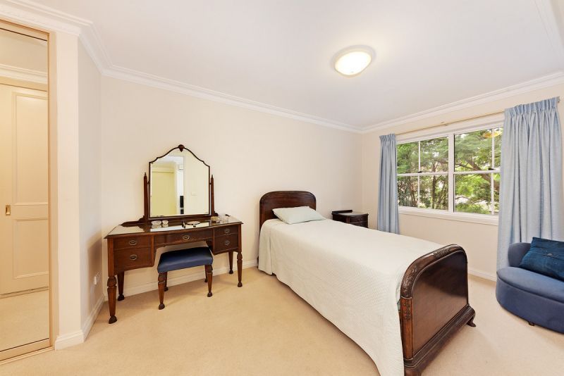 BE QUICK : SOUGHT AFTER SUNFILLED 2BR APARTMENT WITH A GLORIOUSLY GREEN OUTLOOK TO THE EAST