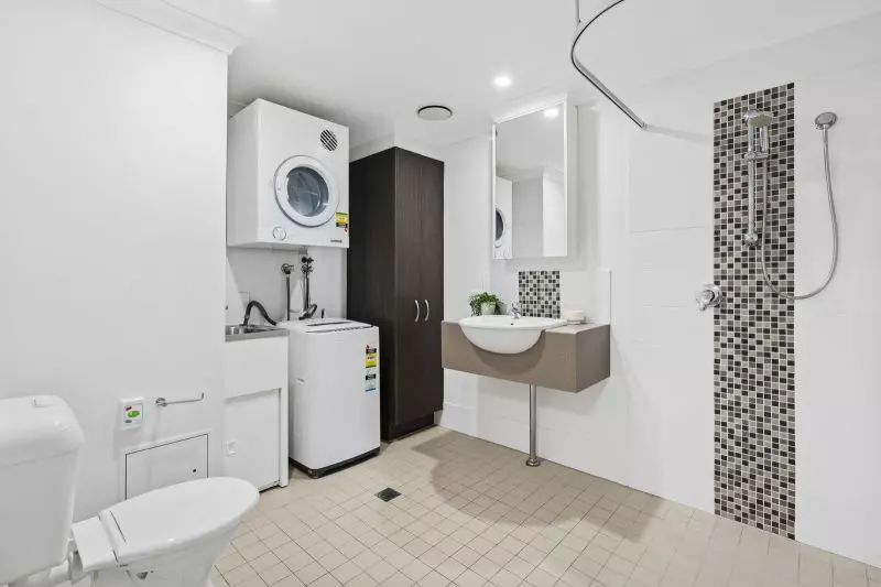 Elevated one-bedroom apartment in peaceful green setting