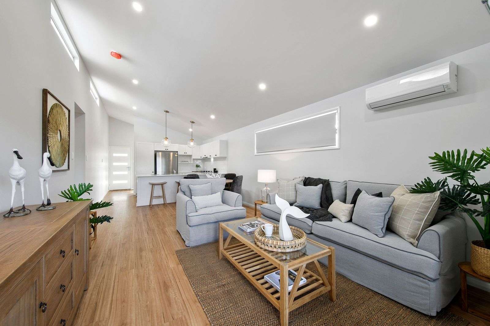 Open-Plan Living, Effortless Comfort with the Munro