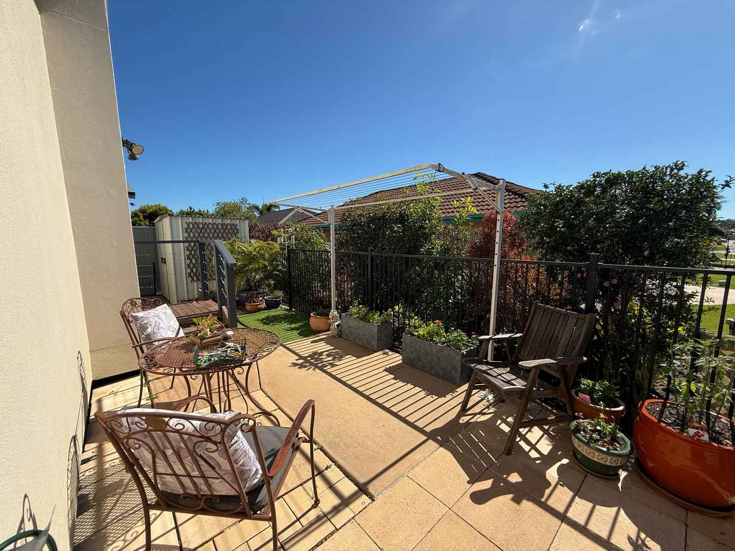 PRIME POSITION,  LONG DRIVEWAY, OPEN PLAN LIVING - Over 50's Lifestyle Living Complex.