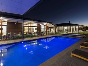 Relaxed lifestyle between the beach and mountains