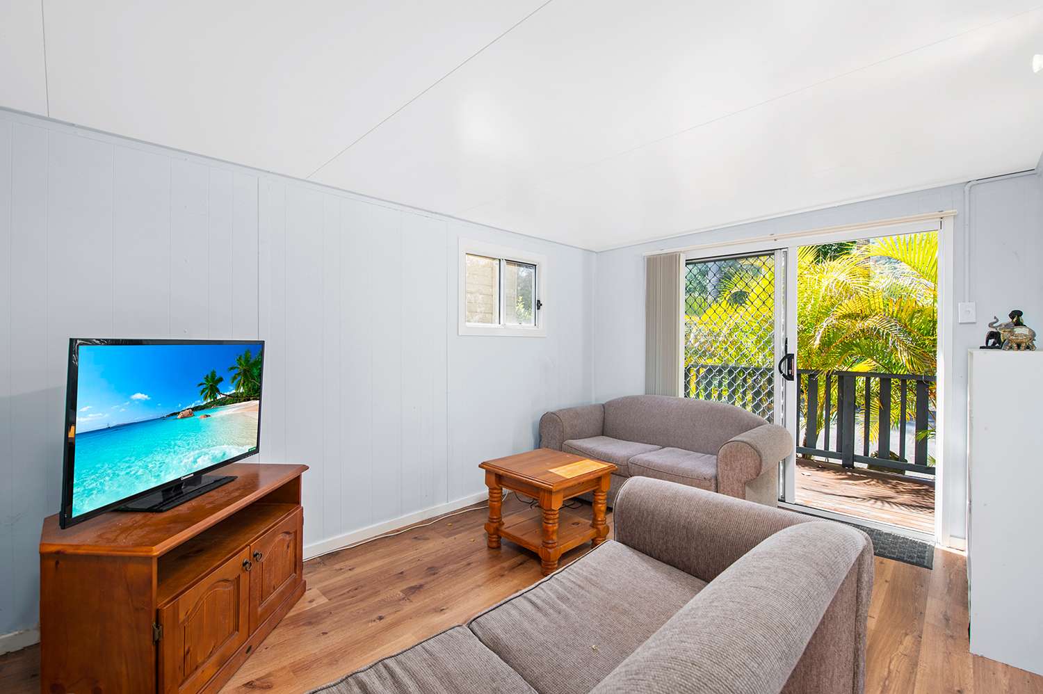 Quiet Location - Parkland Opposite - Fully Furnished