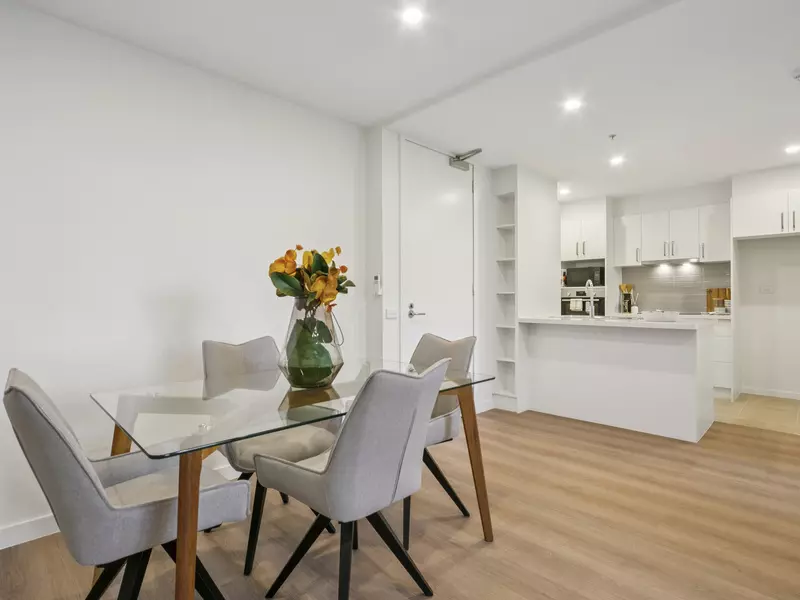 Brighton Bayside Apartment - Fully Refurbished