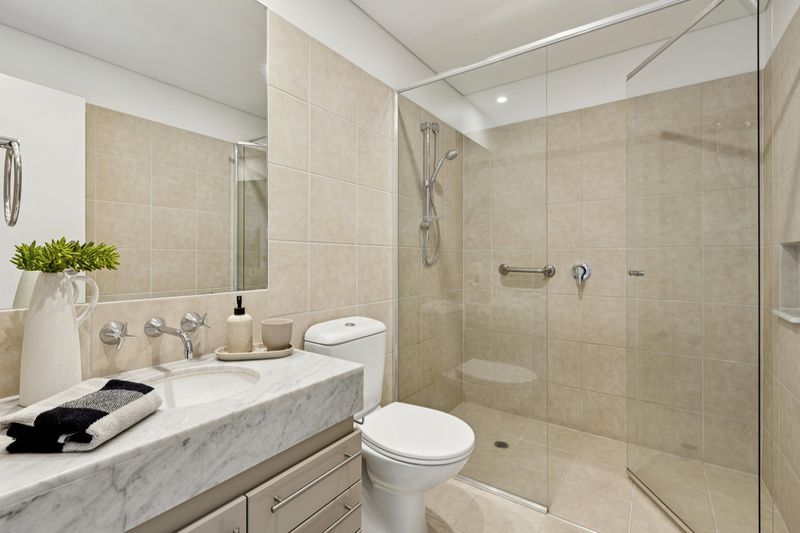 Stylish Space, Sunlit Private Balcony