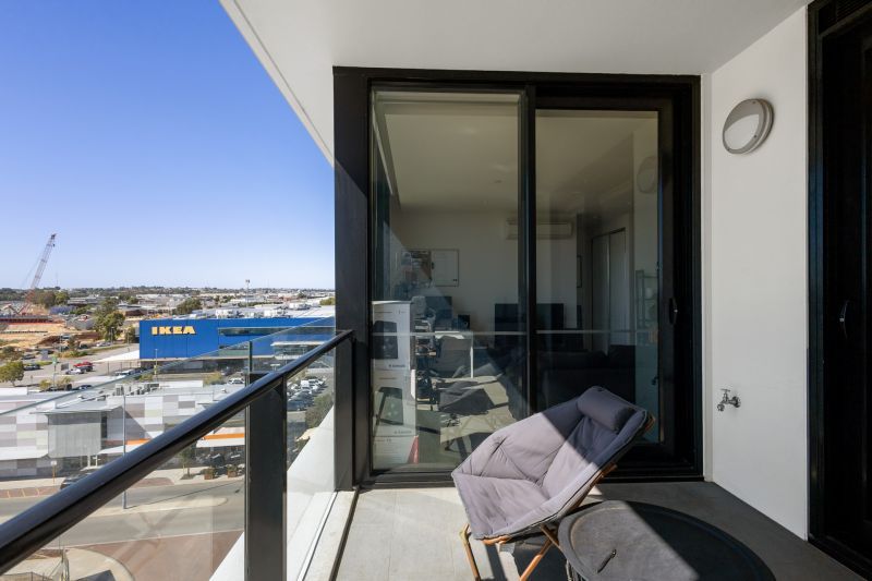 Great Location, Modern & Professional Lifestyle!