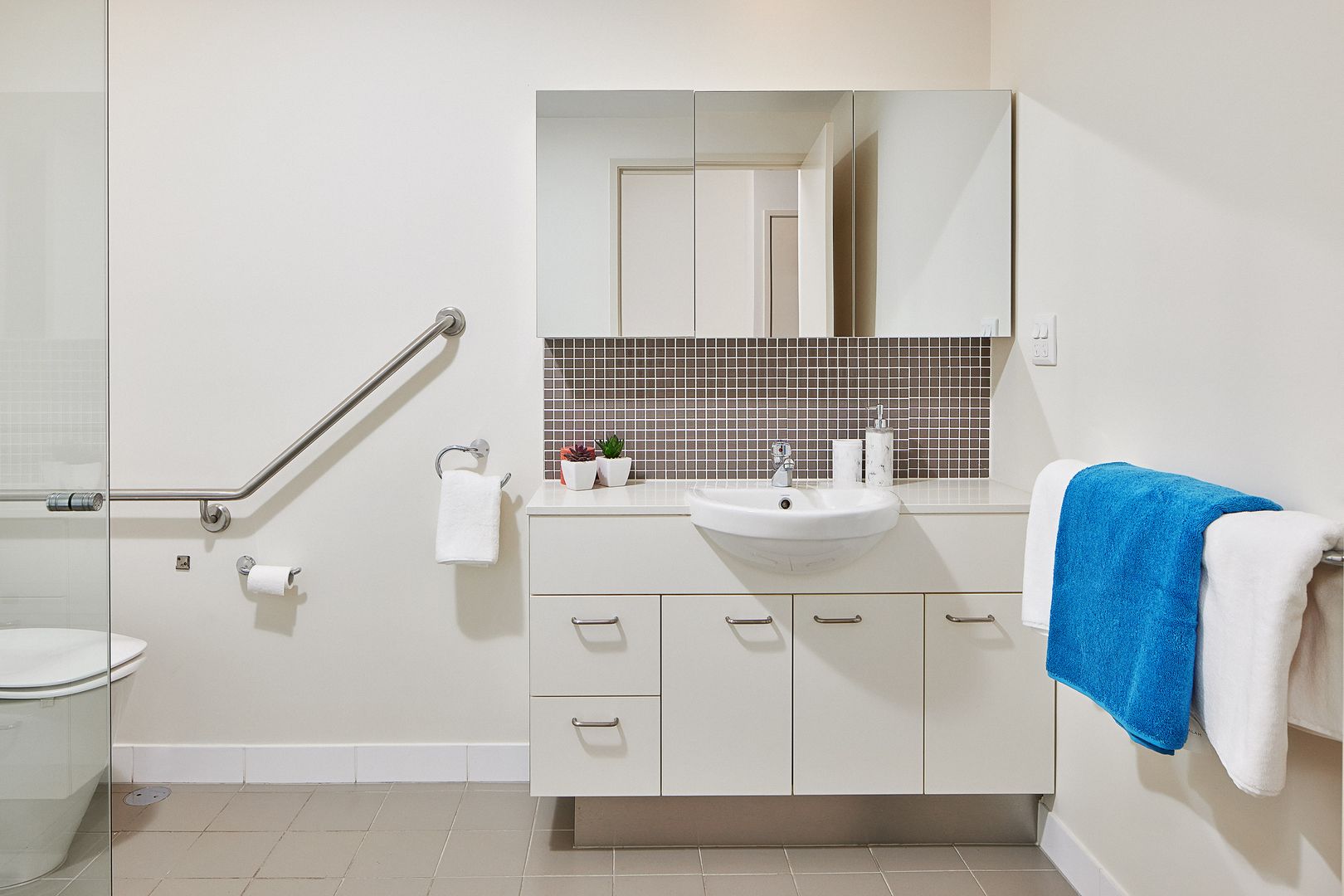 One Bedroom Unit with Study - Moonah Park Retirement Village! 