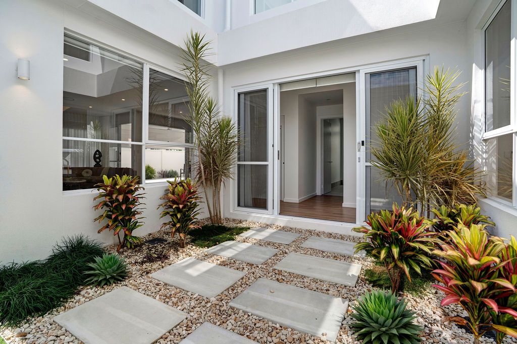 Luxury Living at Home 122, Palm Lake Resort Pelican Waters