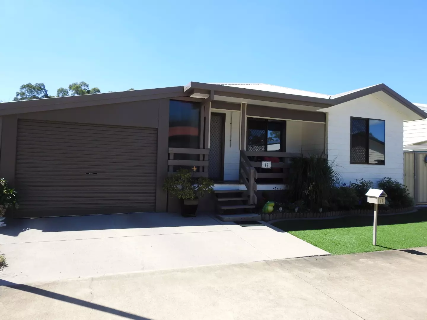 Delightful renovated Cottage in Rustic Court