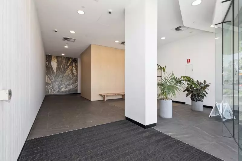 Great Location, Modern & Professional Lifestyle!