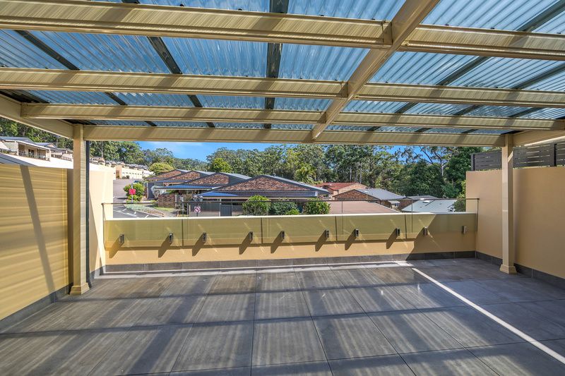 Beautiful Villa with Sunroom and Outdoor Balcony