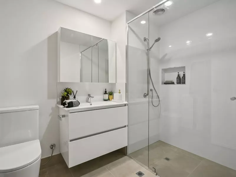 Brighton Bayside Apartment - Fully Refurbished