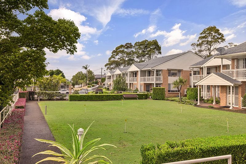 Newly renovated upper unit with easy access, lovely lawn views and close to the clubhouse.