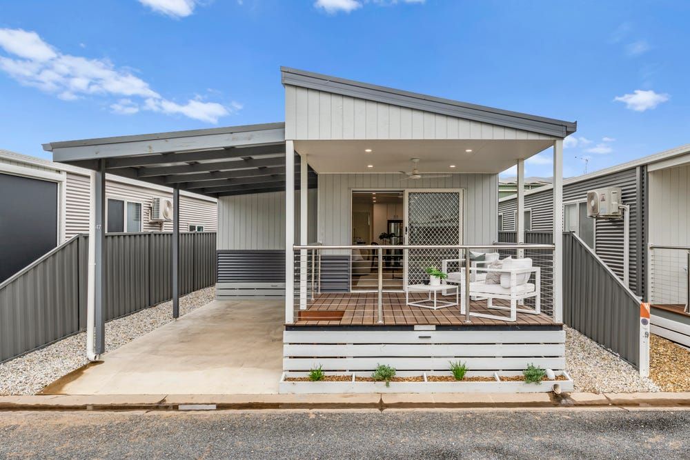 Benalla Tourist Park - BRAND NEW HOMES, The Golden Whistler