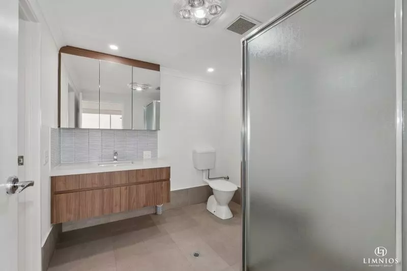 Light Filled North Facing Courtyard Villa