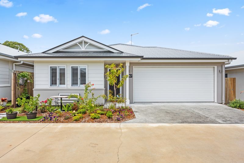Modern Retreat with Private Alfresco Outlook