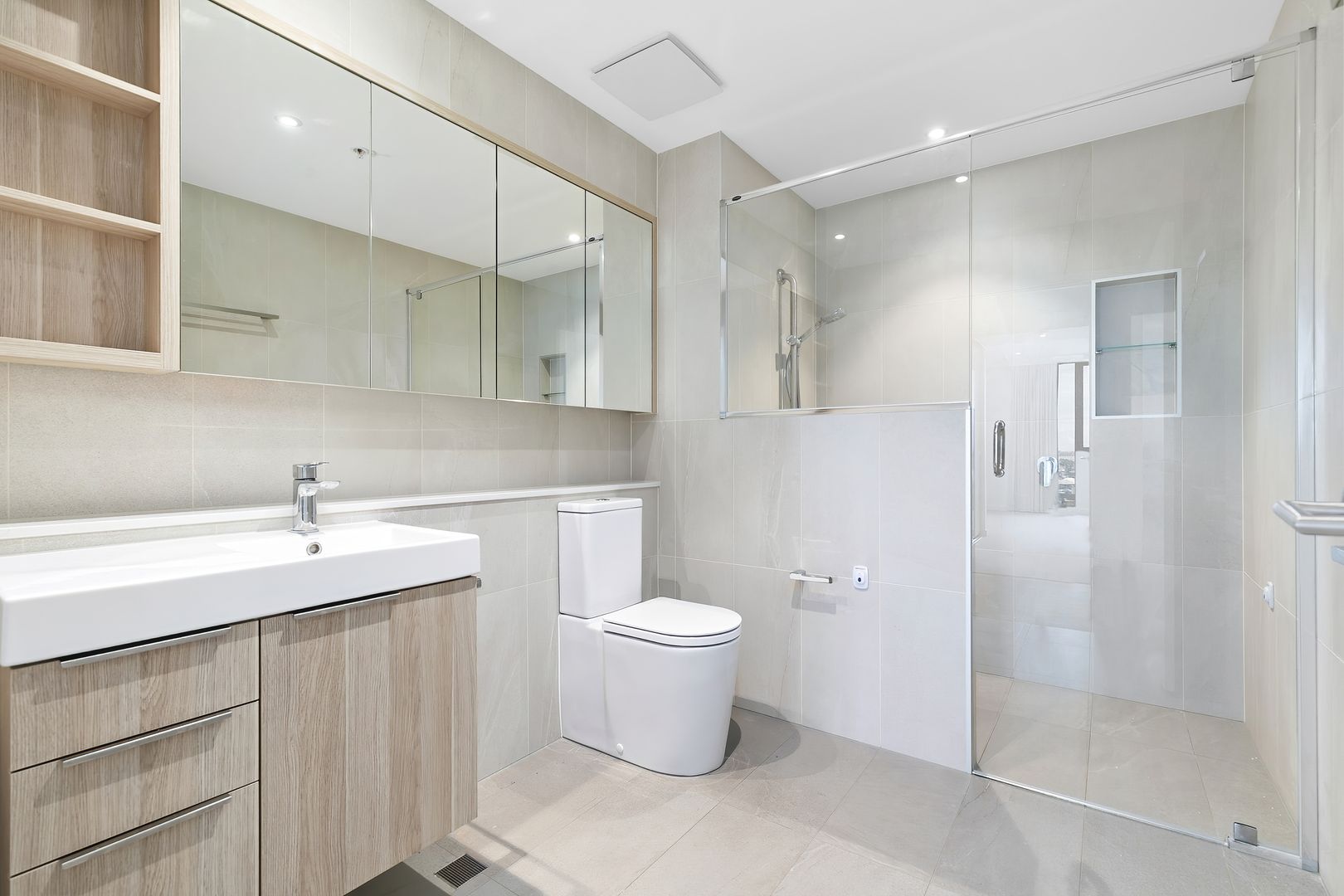 High-level luxury one-bedroom apartment with a light and bright interior and private balcony