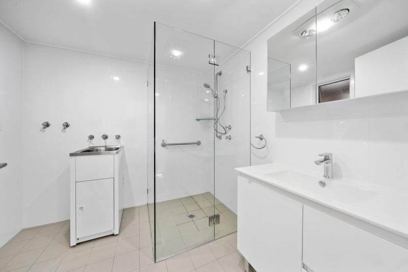 Low-maintenance living in a leafy village setting