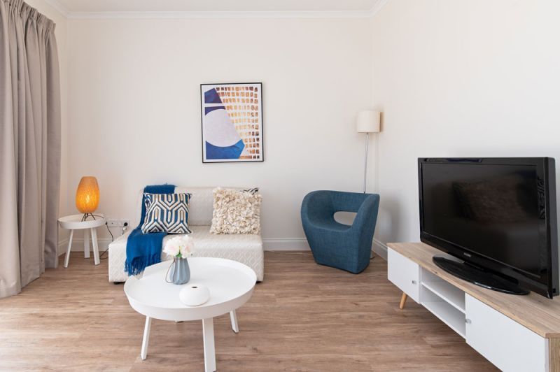 Spacious serviced apartment opening onto lovely communal courtyard