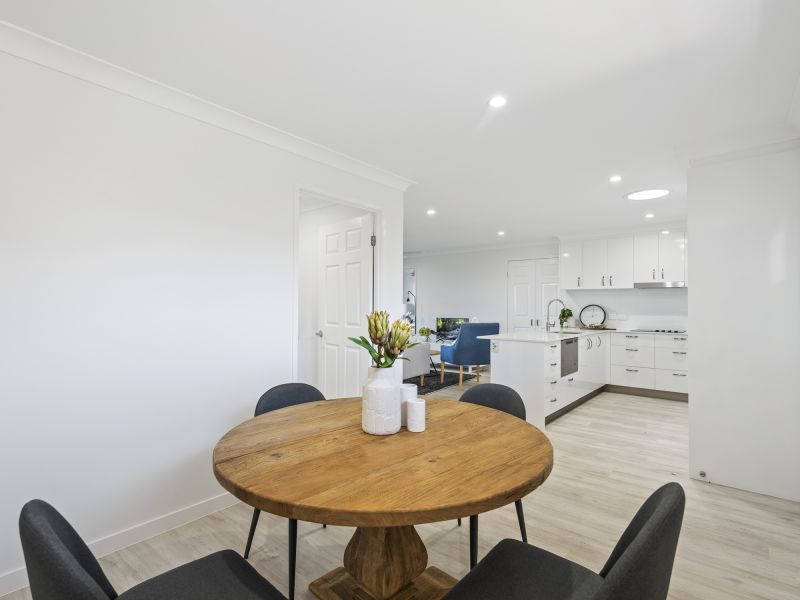 Elevated two-bedroom villa on the bayside