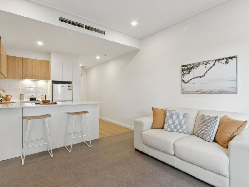 Refurbished Apartment with Leafy Balcony Retreat