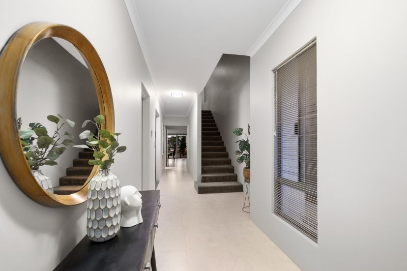 Spacious Riverside Family Retreat!