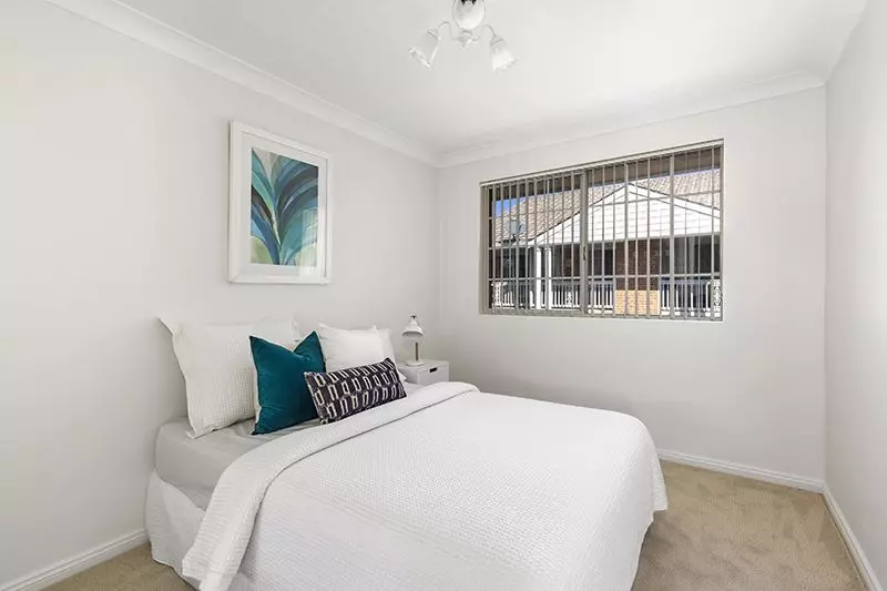 Gorgeous renovated sunny unit