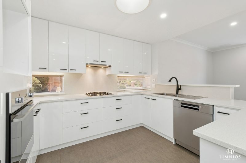 NOW UNDER OFFER. Bushland and the Beach - you have the best of both!