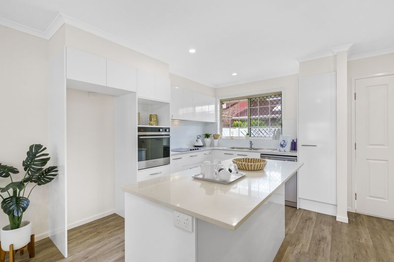 Affordable, Refurbished Villa With Bright Sunroom 