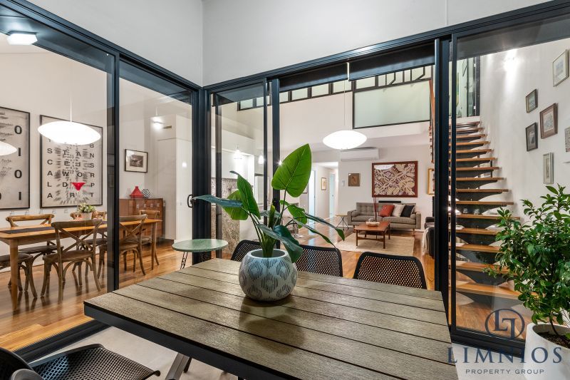 Warehouse Terrace Style Apartment With 3 Bedrooms Plus a Study!!