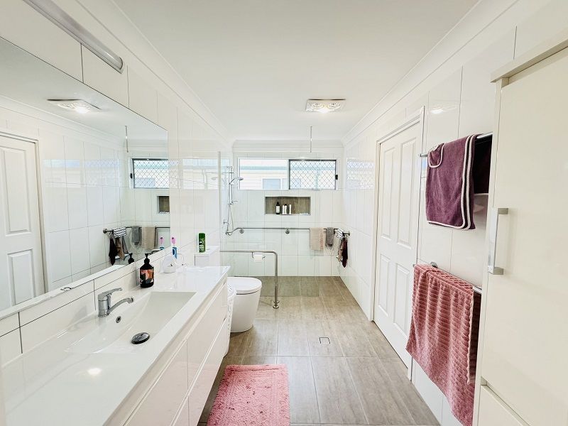 Beautiful 3 Bedroom Home - GREENBANK GARDENS