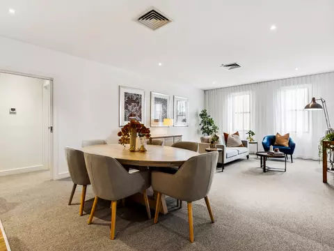 Premium, Light-filled Apartment 