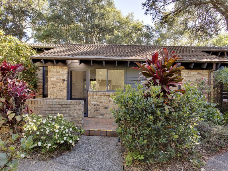 Sunlit villa – ground-floor, light-filled living