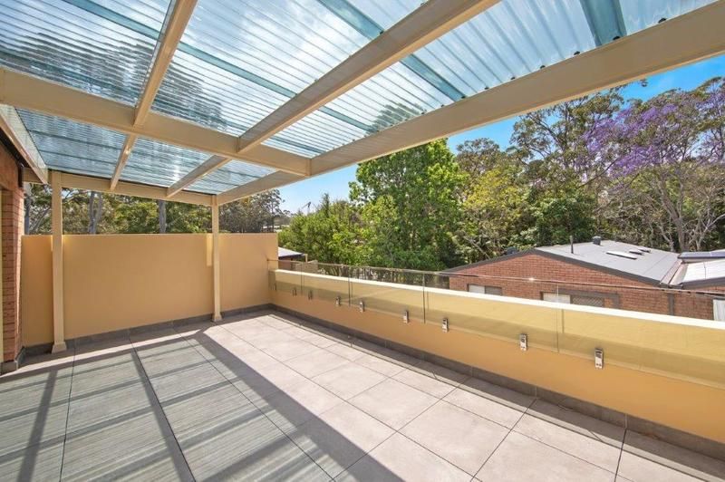 Bright, Modern Villa with Spacious North-Facing Balcony