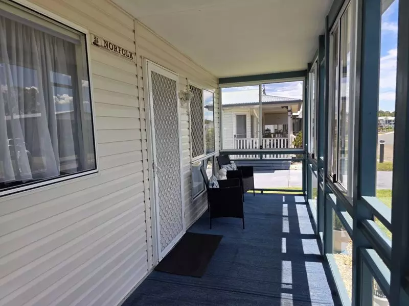 Fresh, Sunny & Immaculate 2-Bedroom