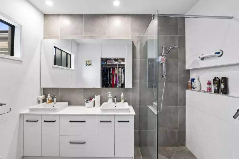 Site 107 - Established Kalbar H6