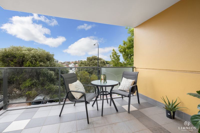 Exquisite Modern Living, Impressive with Great View!