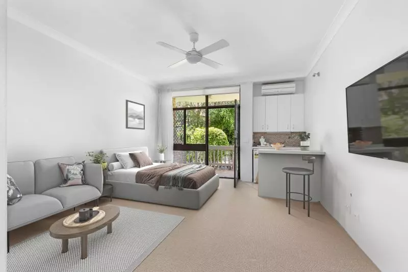 Easy living in this sun filled, ground floor garden apartment.